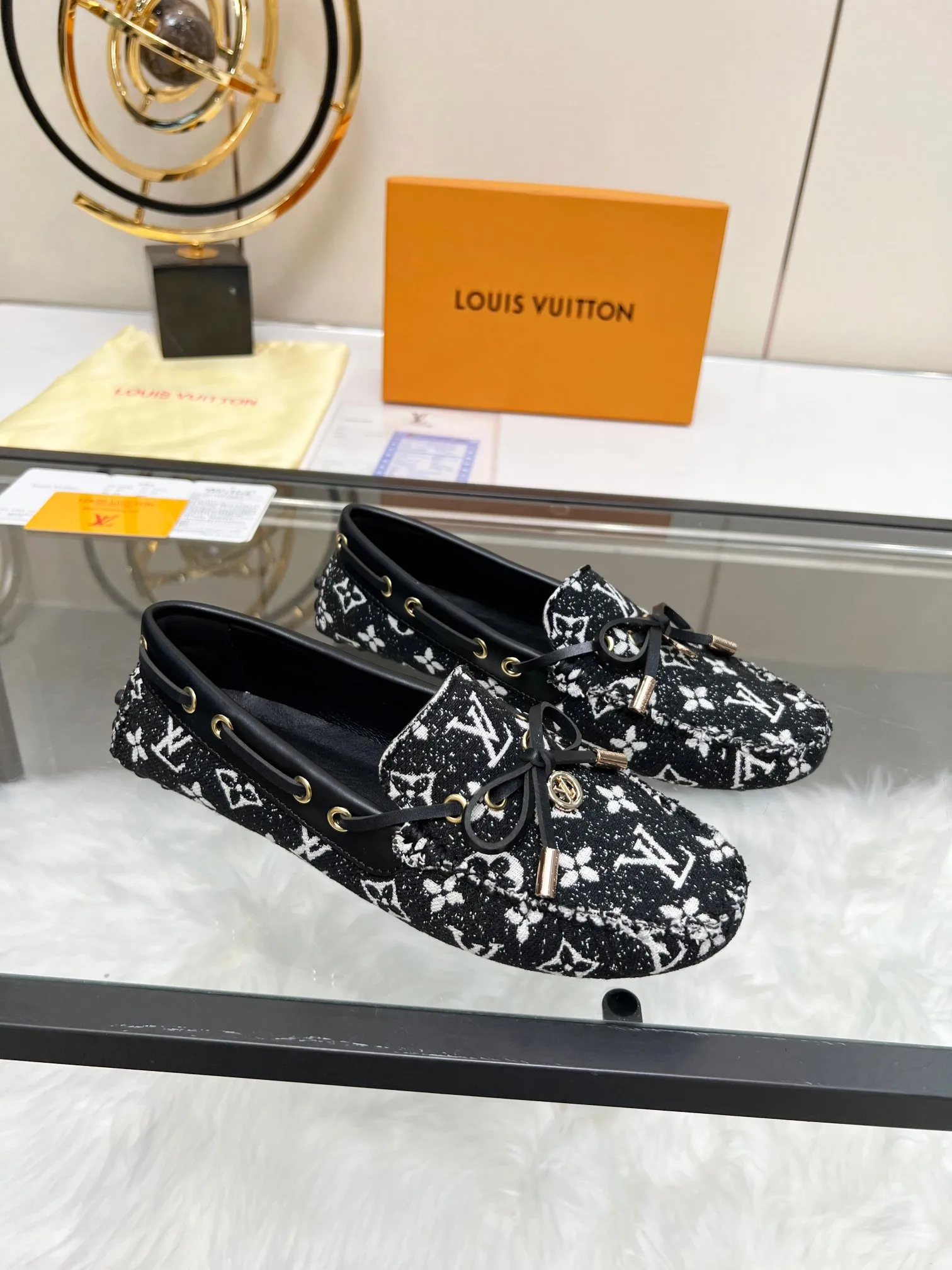 👟👟Ex-factory price 420👟👟 Lvui...Vuitt* on/】...Top purchasing agent, high version, counter 2023 spring, summer and autumn new color beanie shoes, imported fabrics, buckle bows, classic popular shoes. Lining: Sheepskin lining Color: Presbyopia Xingli Women's model: 35-42 standard size.